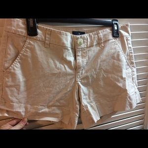 Beige/off white shorts!